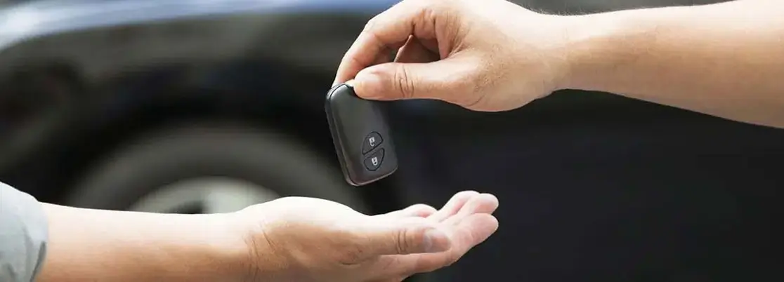 Predaja ključeva iznajmljenog automobila — Nevian Beograd