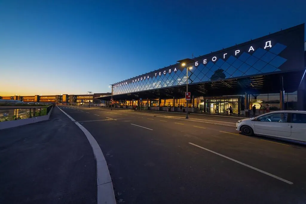 Car rental Belgrade Nikola Tesla Airport – terminal entrance