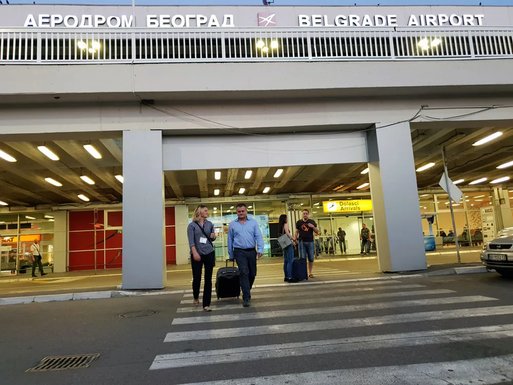 Preuzimanje Nevian rent a car vozila na aerodromu Nikola Tesla